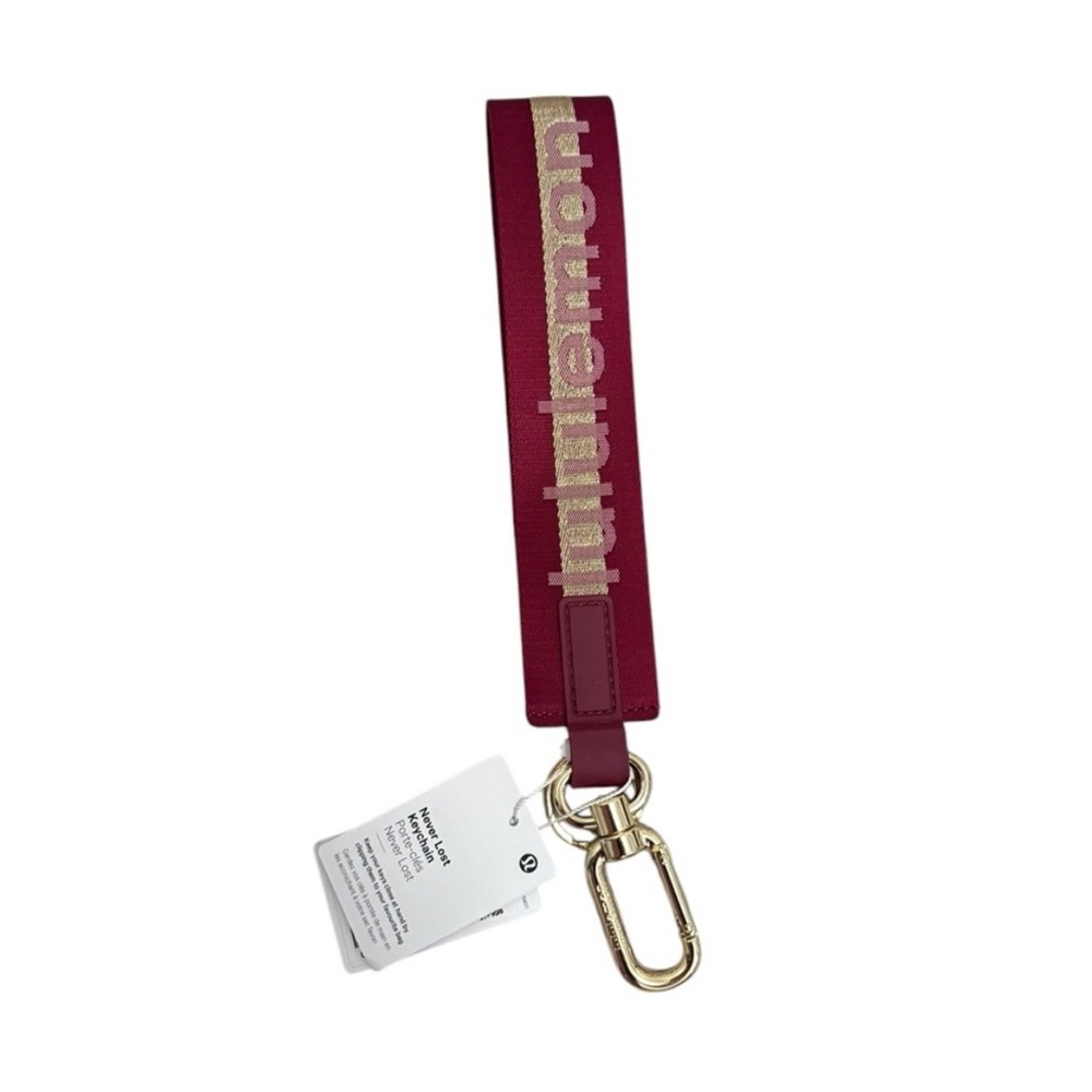 Lululemon Athletica Never Lost  Key Holder Chain NWT 🎁